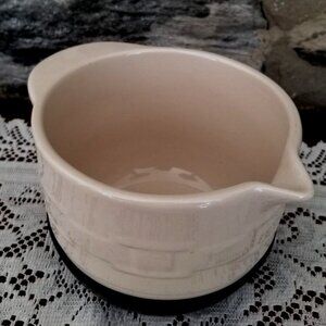 Longaberger Pottery "Stay Put" Batter Mixing Bowl w Spout 5 cup, Woven Tradition